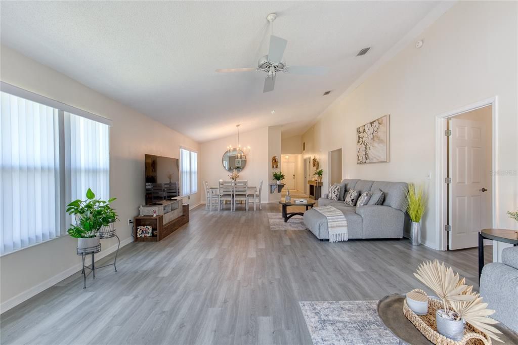 For Sale: $343,900 (2 beds, 2 baths, 1815 Square Feet)