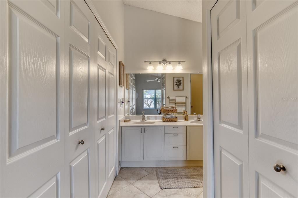 For Sale: $343,900 (2 beds, 2 baths, 1815 Square Feet)
