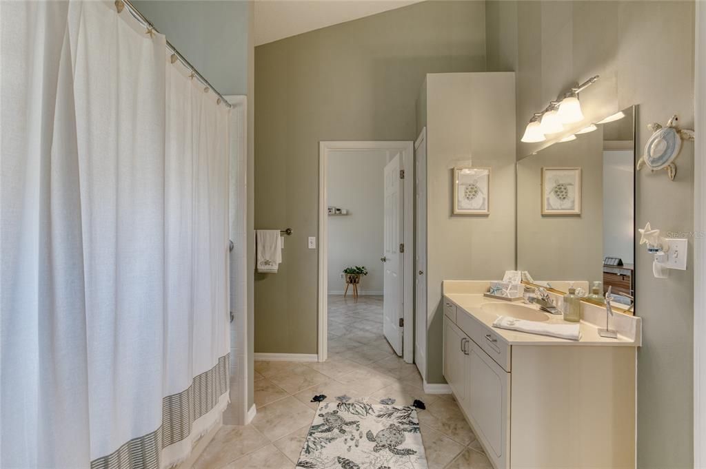 For Sale: $343,900 (2 beds, 2 baths, 1815 Square Feet)