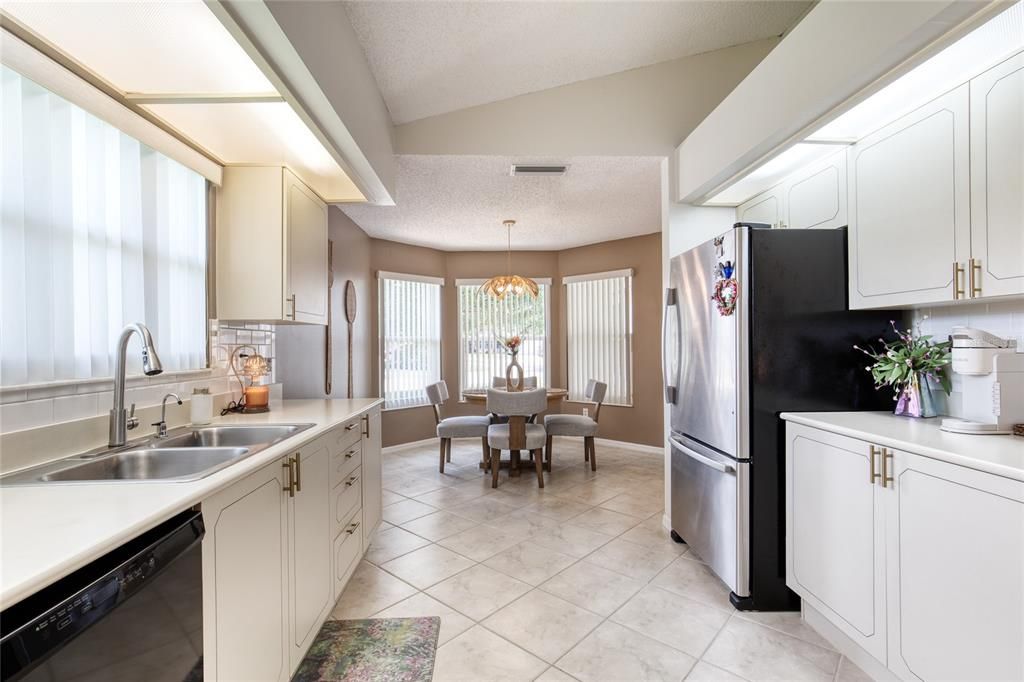 For Sale: $343,900 (2 beds, 2 baths, 1815 Square Feet)