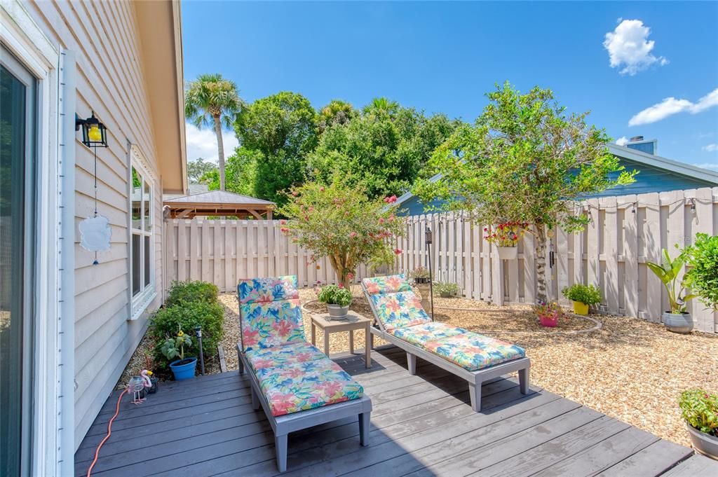 For Sale: $343,900 (2 beds, 2 baths, 1815 Square Feet)