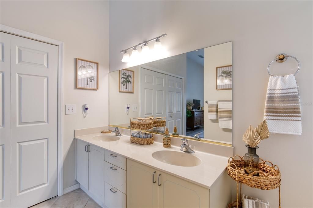 For Sale: $343,900 (2 beds, 2 baths, 1815 Square Feet)