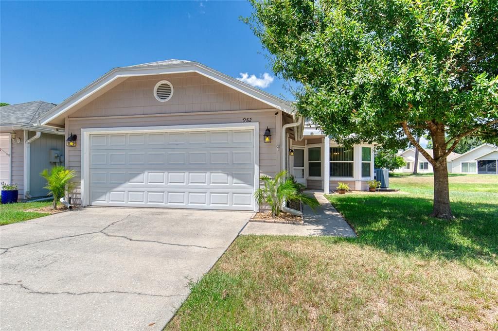 For Sale: $343,900 (2 beds, 2 baths, 1815 Square Feet)