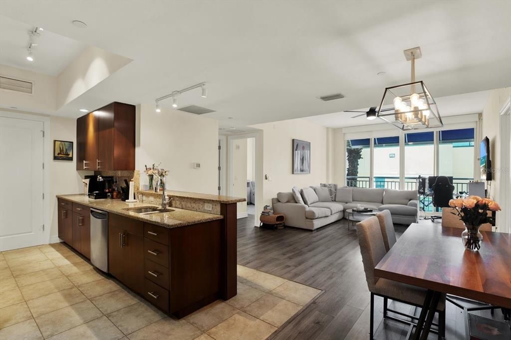 En Venta: $475,000 (2 camas, 2 baños, 1331 Pies cuadrados)