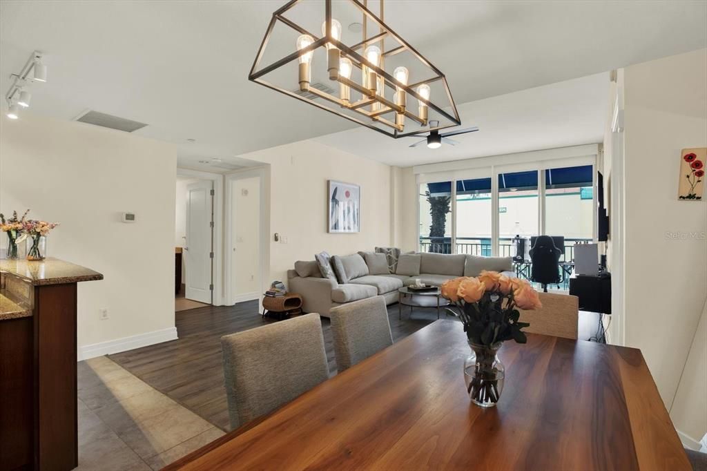 En Venta: $475,000 (2 camas, 2 baños, 1331 Pies cuadrados)