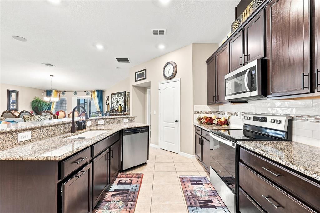 En Venta: $429,900 (3 camas, 2 baños, 1756 Pies cuadrados)