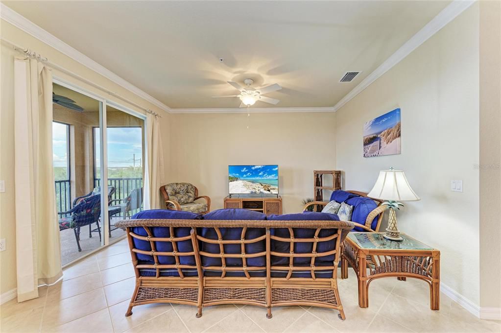 For Sale: $245,000 (2 beds, 2 baths, 1156 Square Feet)