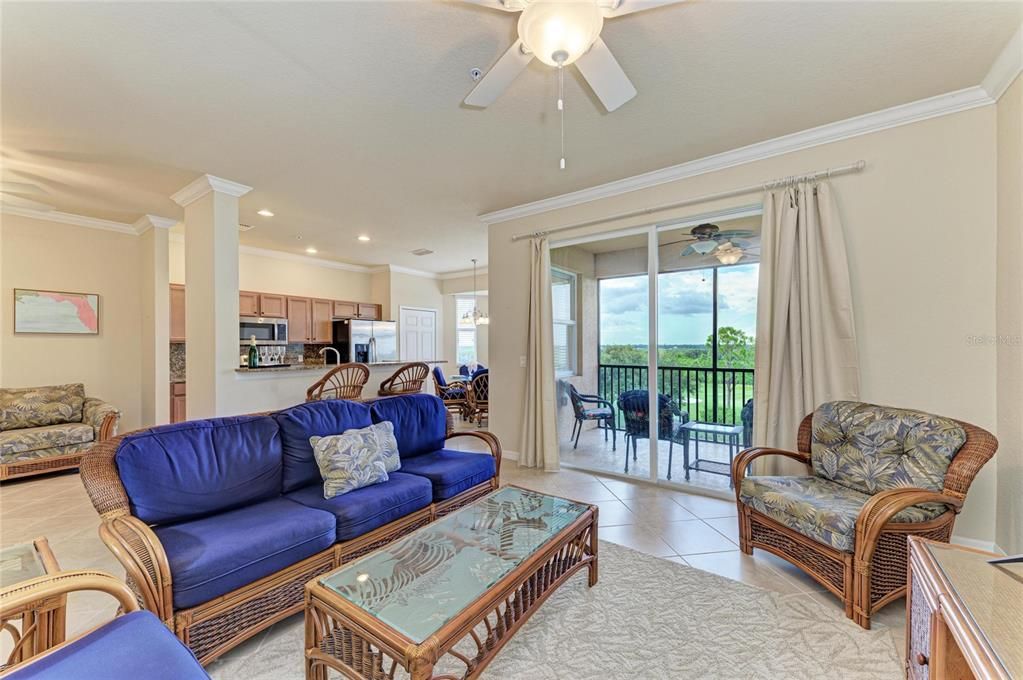 For Sale: $245,000 (2 beds, 2 baths, 1156 Square Feet)