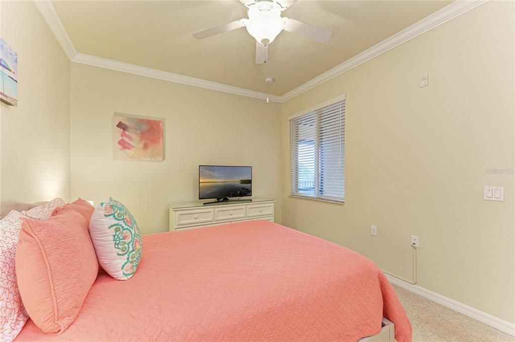 For Sale: $245,000 (2 beds, 2 baths, 1156 Square Feet)