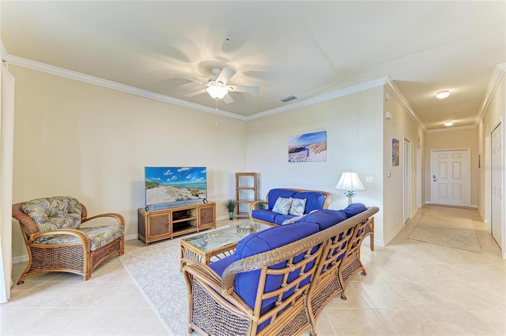 For Sale: $245,000 (2 beds, 2 baths, 1156 Square Feet)