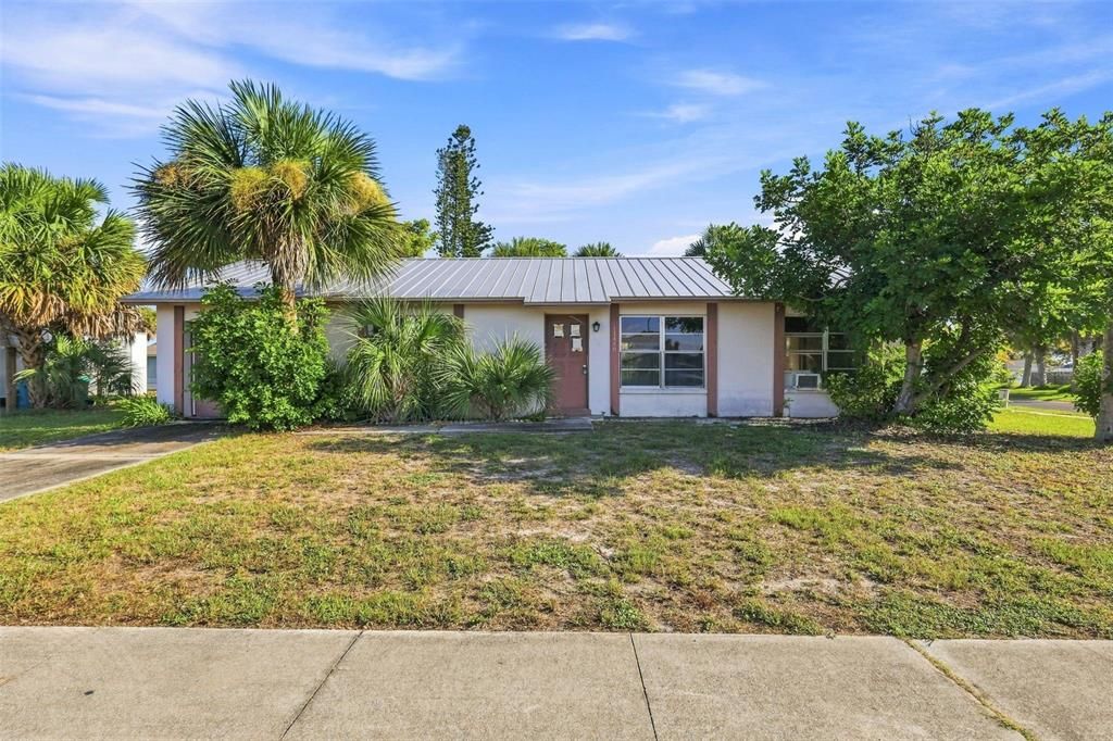 For Sale: $161,000 (2 beds, 2 baths, 1100 Square Feet)