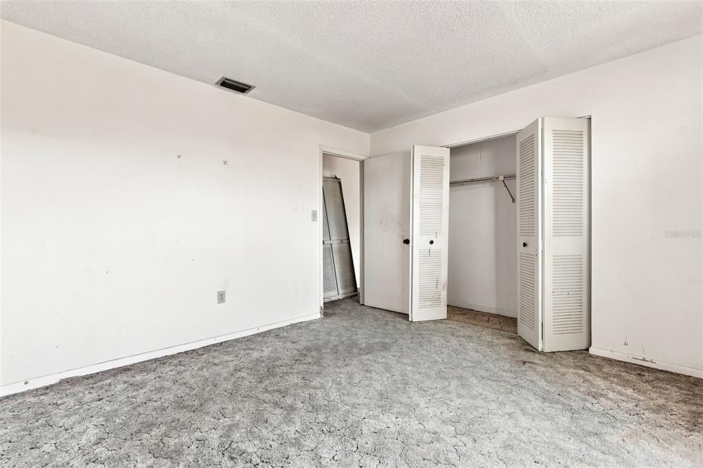 For Sale: $161,000 (2 beds, 2 baths, 1100 Square Feet)