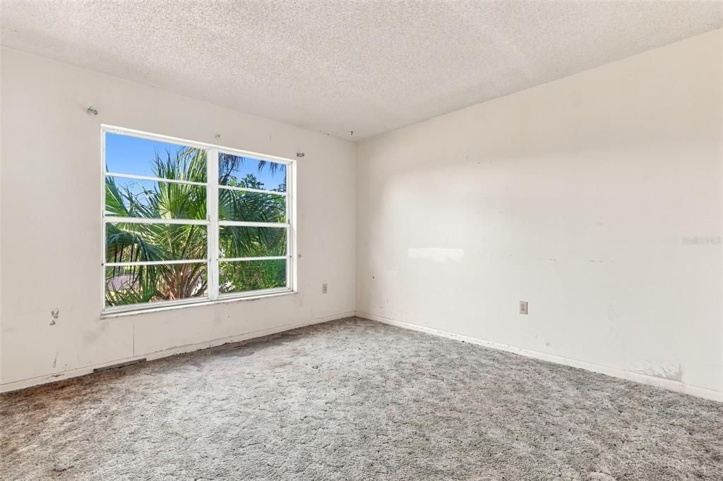 For Sale: $161,000 (2 beds, 2 baths, 1100 Square Feet)