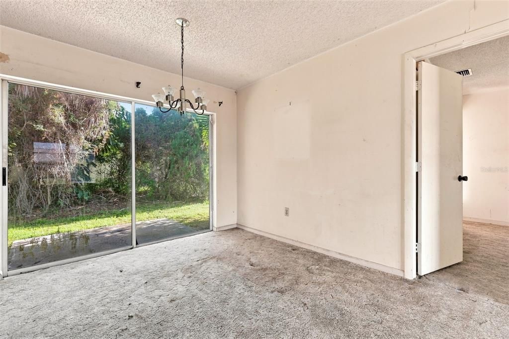 For Sale: $161,000 (2 beds, 2 baths, 1100 Square Feet)