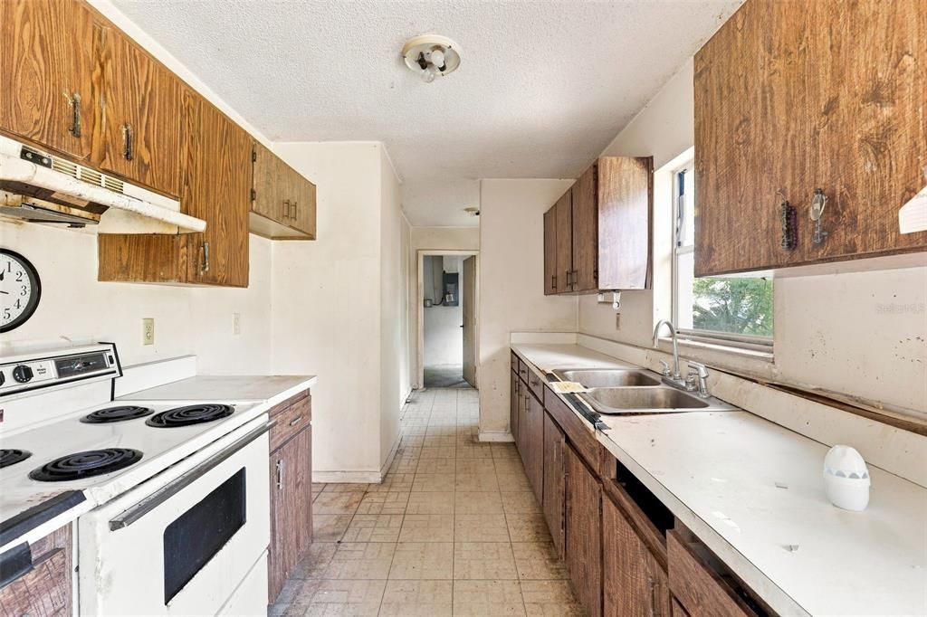 For Sale: $161,000 (2 beds, 2 baths, 1100 Square Feet)