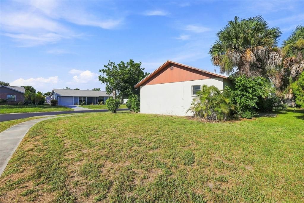 For Sale: $161,000 (2 beds, 2 baths, 1100 Square Feet)