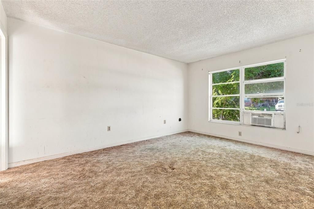 For Sale: $161,000 (2 beds, 2 baths, 1100 Square Feet)