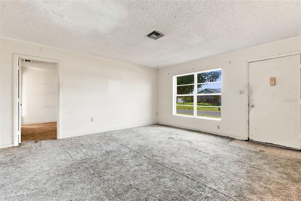For Sale: $161,000 (2 beds, 2 baths, 1100 Square Feet)