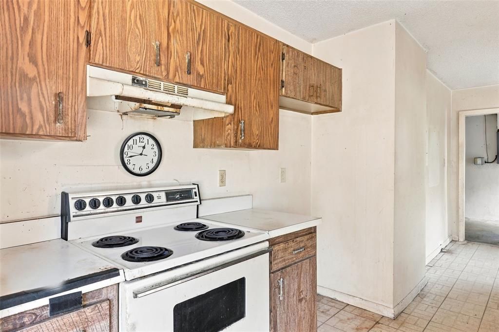 For Sale: $161,000 (2 beds, 2 baths, 1100 Square Feet)