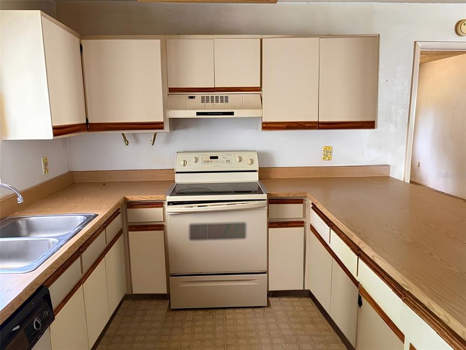 For Sale: $222,000 (3 beds, 2 baths, 1481 Square Feet)