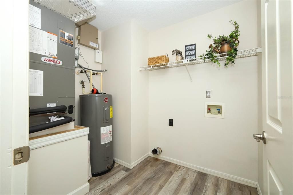 For Sale: $395,000 (3 beds, 2 baths, 1408 Square Feet)
