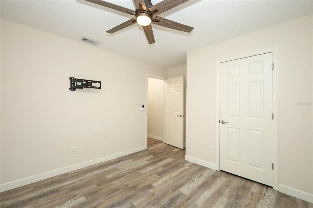 For Sale: $395,000 (3 beds, 2 baths, 1408 Square Feet)