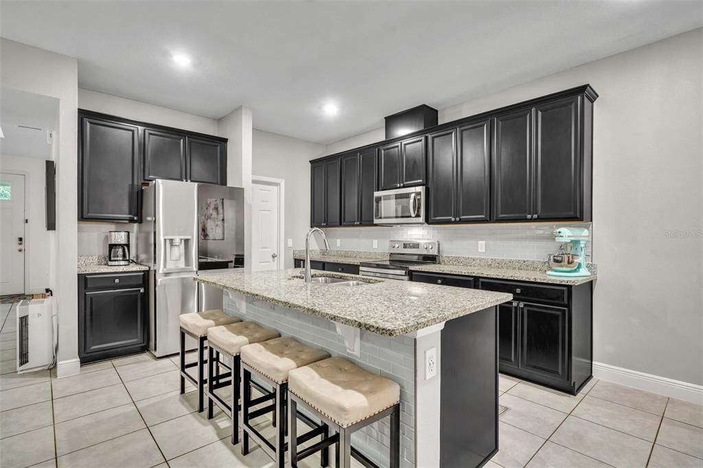 For Rent: $3,000 (4 beds, 2 baths, 1948 Square Feet)