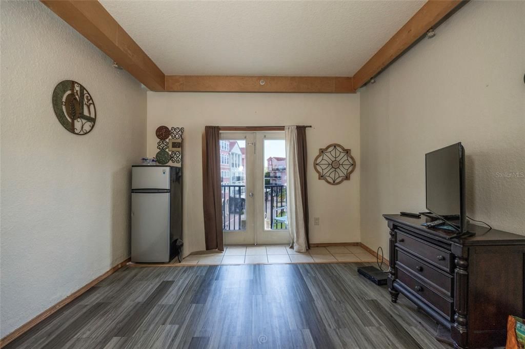 For Sale: $200,000 (2 beds, 2 baths, 1250 Square Feet)
