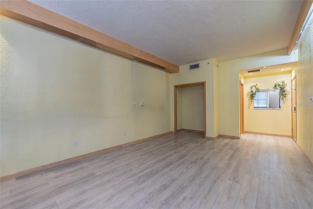 For Sale: $200,000 (2 beds, 2 baths, 1250 Square Feet)
