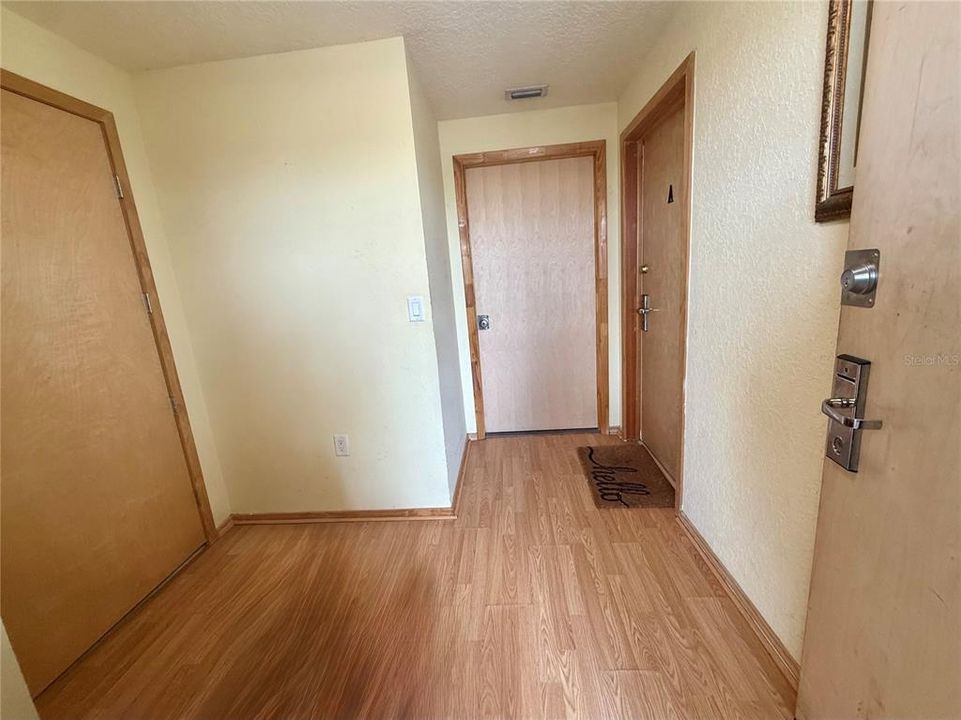 For Sale: $200,000 (2 beds, 2 baths, 1250 Square Feet)