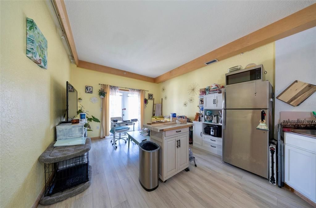 For Sale: $200,000 (2 beds, 2 baths, 1250 Square Feet)
