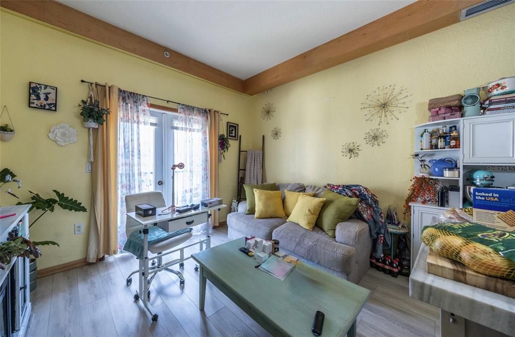For Sale: $200,000 (2 beds, 2 baths, 1250 Square Feet)