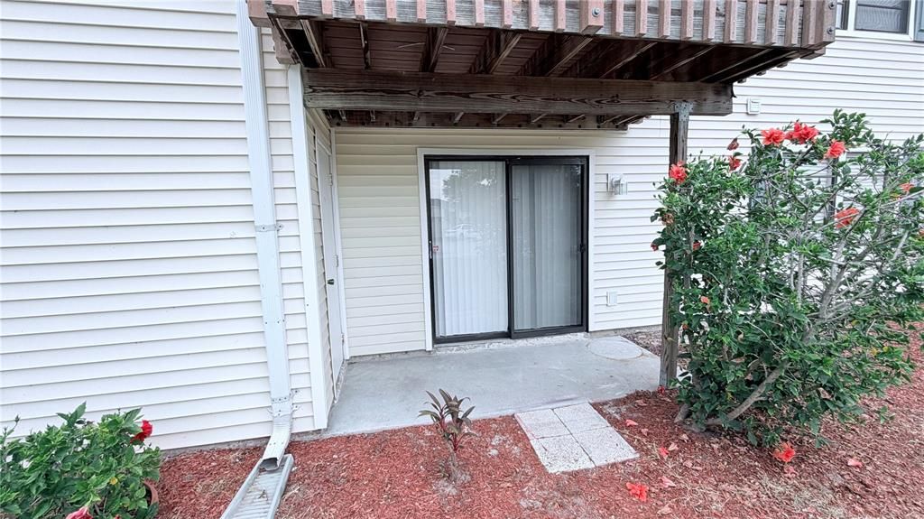 For Sale: $130,000 (2 beds, 2 baths, 915 Square Feet)