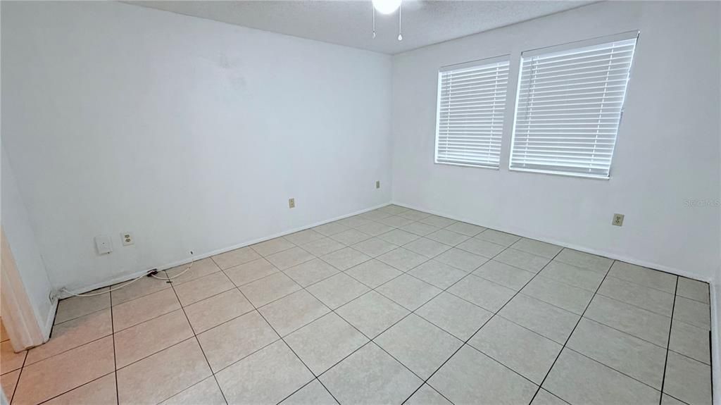 For Sale: $130,000 (2 beds, 2 baths, 915 Square Feet)