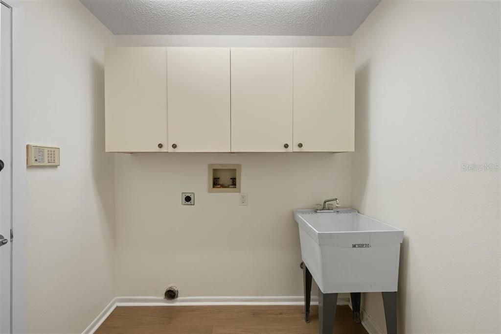For Sale: $525,000 (3 beds, 2 baths, 1634 Square Feet)