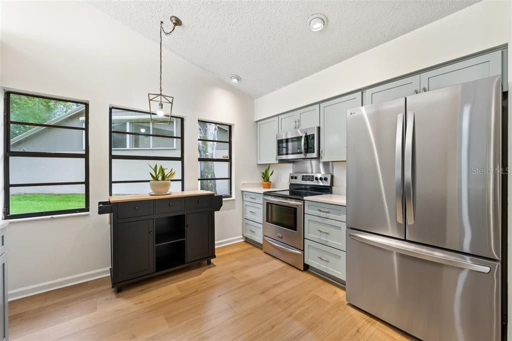 For Sale: $525,000 (3 beds, 2 baths, 1634 Square Feet)