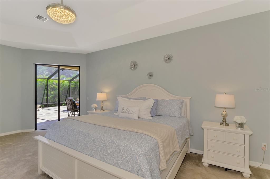 Activo con contrato: $450,000 (3 camas, 2 baños, 2040 Pies cuadrados)