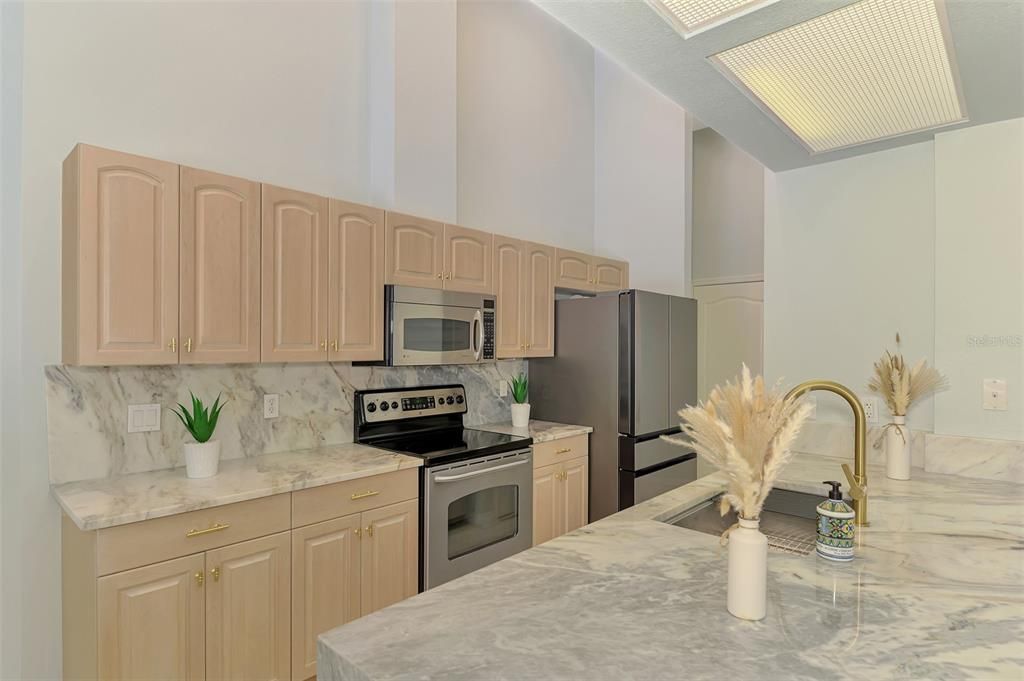 Activo con contrato: $450,000 (3 camas, 2 baños, 2040 Pies cuadrados)