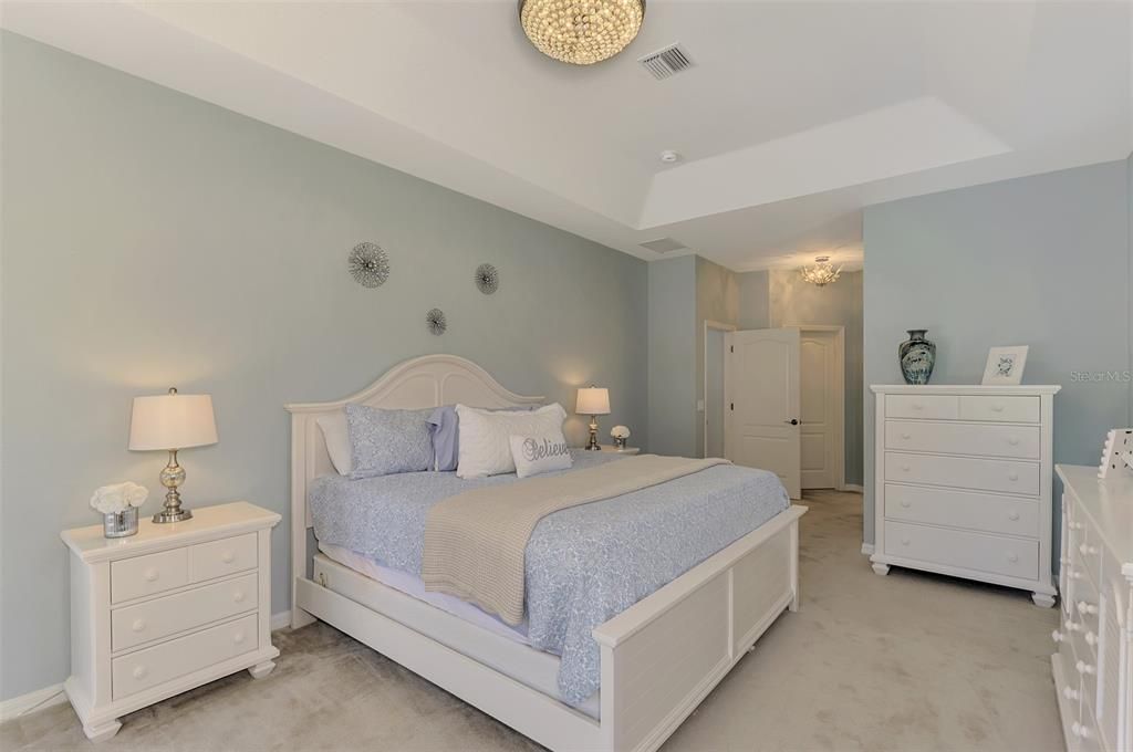 Activo con contrato: $450,000 (3 camas, 2 baños, 2040 Pies cuadrados)