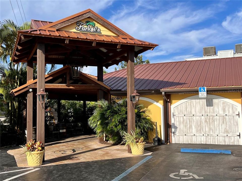 Activo con contrato: $450,000 (3 camas, 2 baños, 2040 Pies cuadrados)