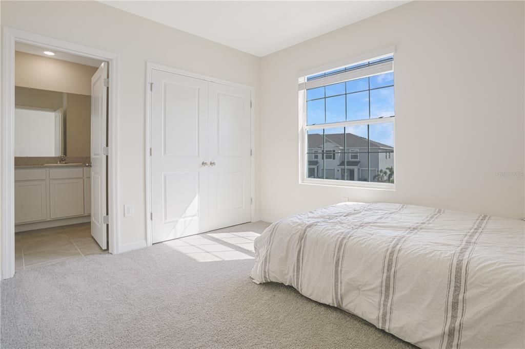 For Rent: $2,600 (3 beds, 2 baths, 1784 Square Feet)