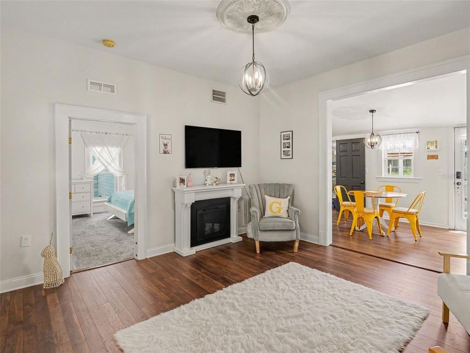 For Sale: $395,000 (3 beds, 2 baths, 1693 Square Feet)