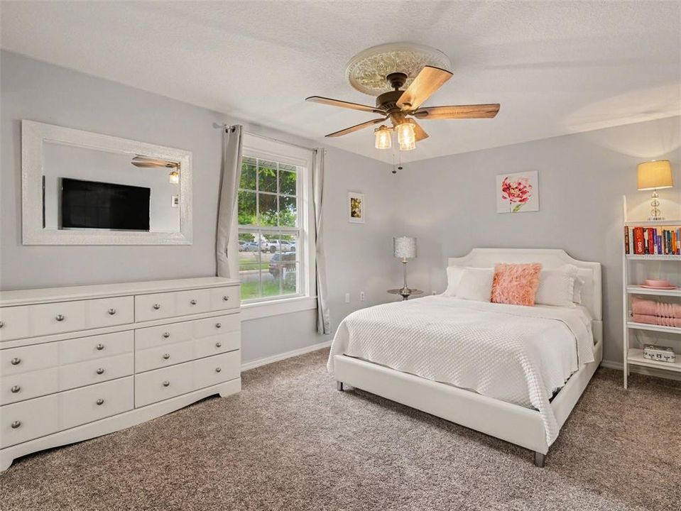 For Sale: $395,000 (3 beds, 2 baths, 1693 Square Feet)