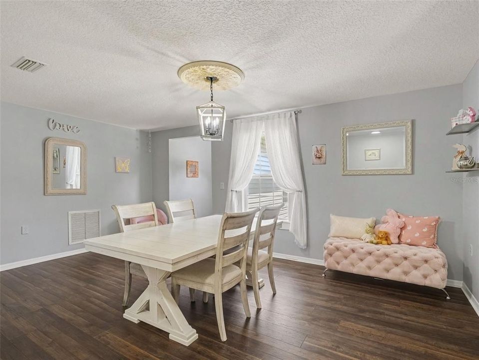 For Sale: $395,000 (3 beds, 2 baths, 1693 Square Feet)