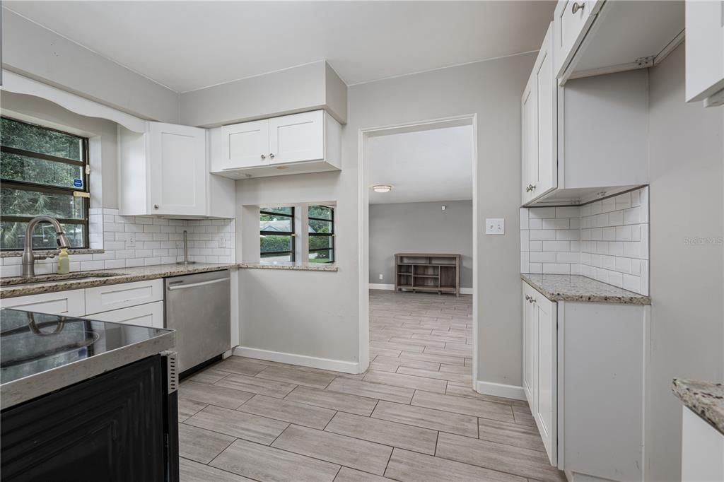 For Sale: $575,000 (2 beds, 2 baths, 1076 Square Feet)