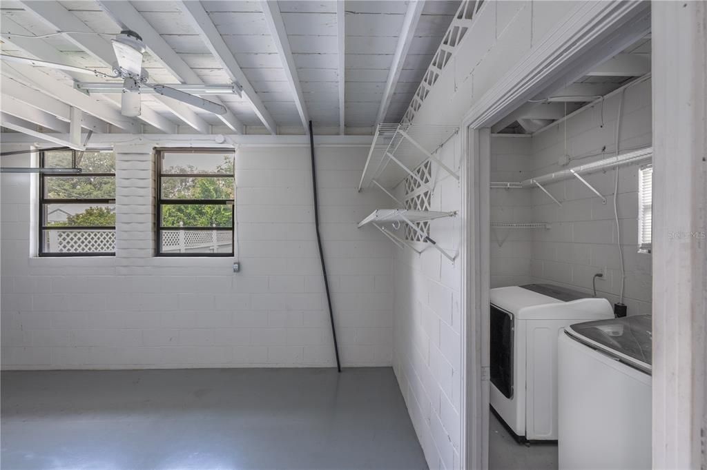For Sale: $575,000 (2 beds, 2 baths, 1076 Square Feet)