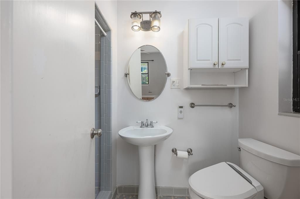 For Sale: $575,000 (2 beds, 2 baths, 1076 Square Feet)