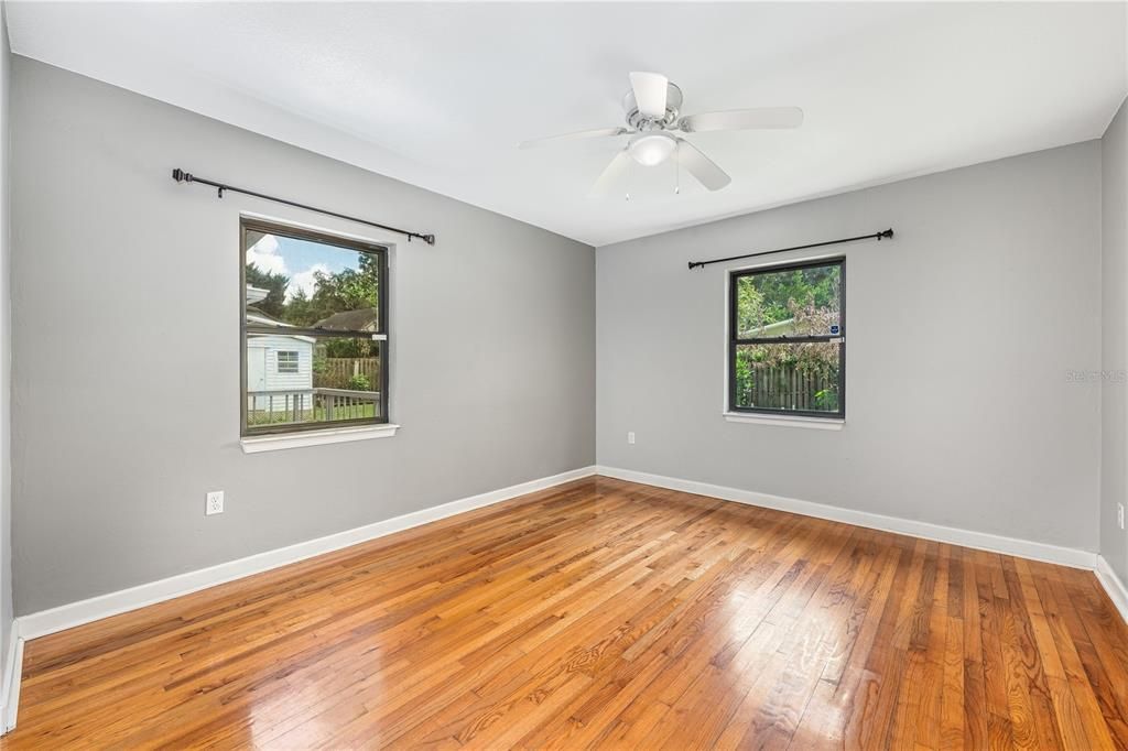 For Sale: $575,000 (2 beds, 2 baths, 1076 Square Feet)