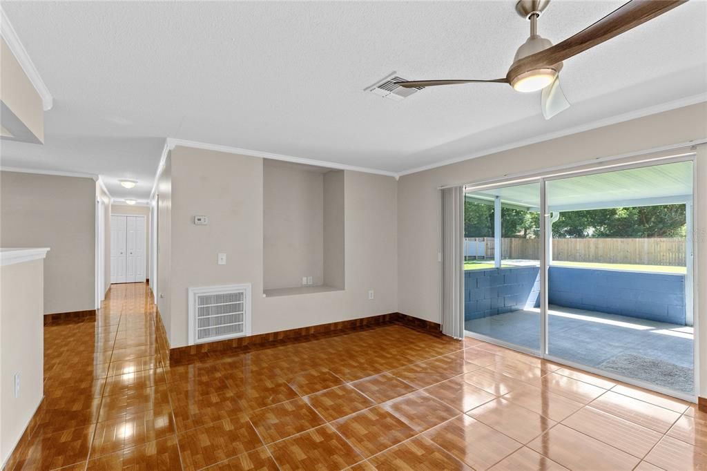 На продажу: $339,999 (4 спален, 2 ванн, 1274 Квадратных фут)