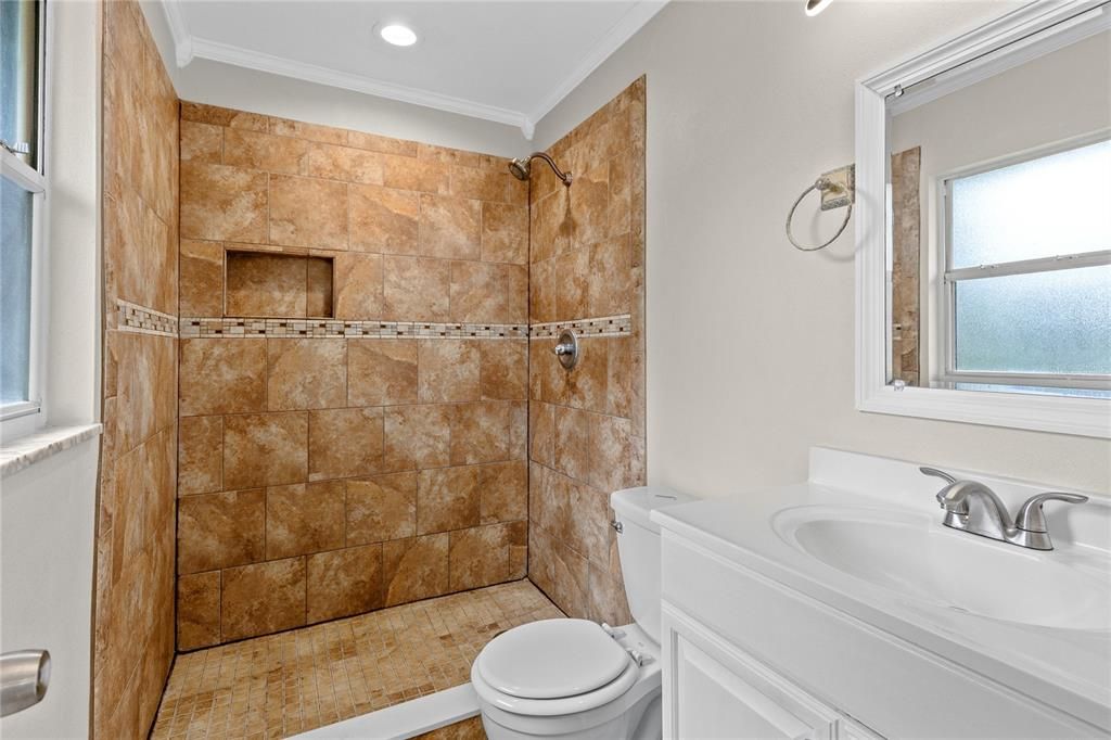 На продажу: $339,999 (4 спален, 2 ванн, 1274 Квадратных фут)